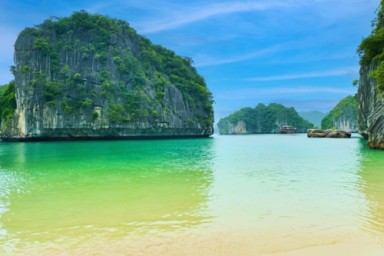 Halong Bay - Luon Cave - Cua Van Fishing Village - Pearl Farm Village (B, L, D)